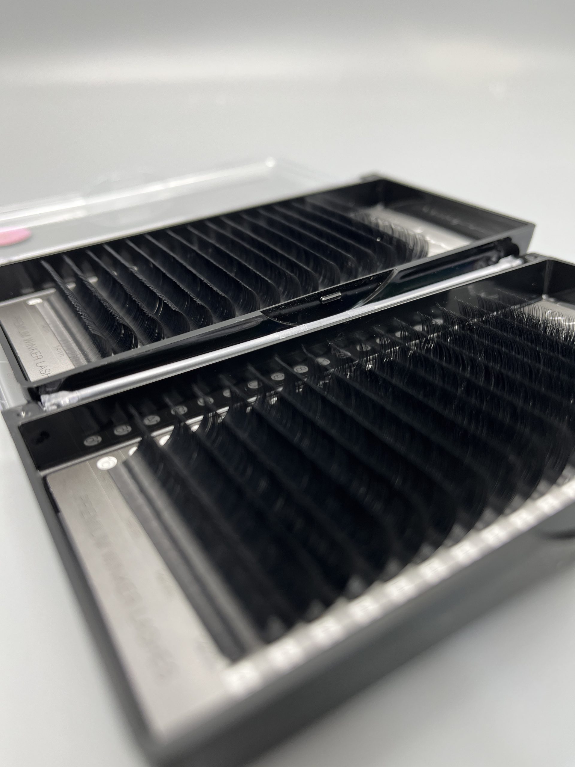 پالت مشکی مژه فر D برند وینکر